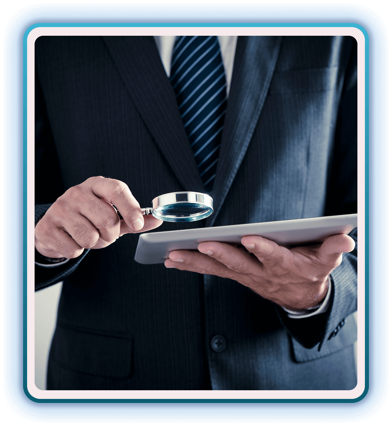 Professional analyzing device with magnifier